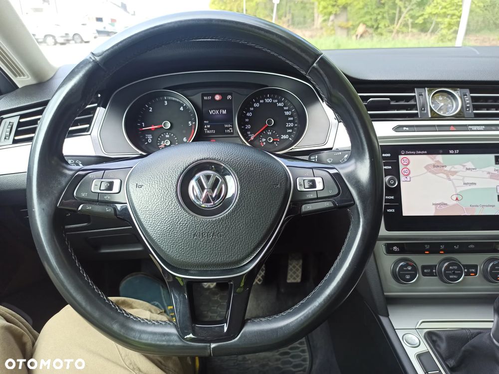 Volkswagen Passat 2.0 TDI SCR Comfortline - 10