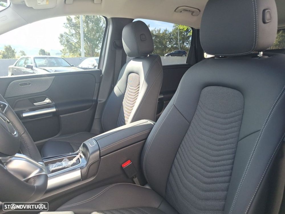 Mercedes-Benz B 180 d - 11