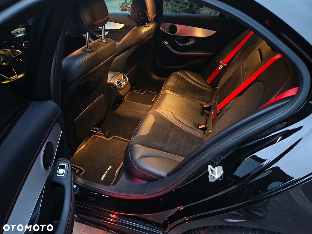Mercedes-Benz Klasa C 450 AMG 4-Matic 7G-TRONIC - 26
