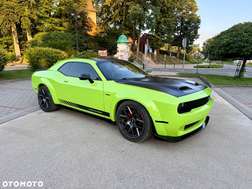 Dodge Challenger - 17