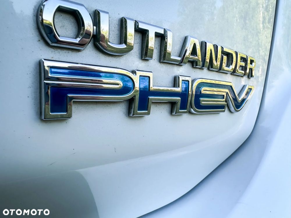 Mitsubishi Outlander Intense + - 18