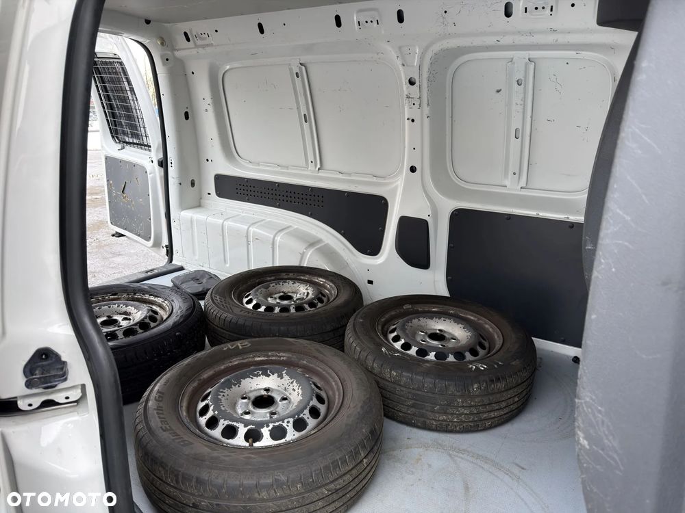 Volkswagen Caddy 1,6 TD DSG - 19