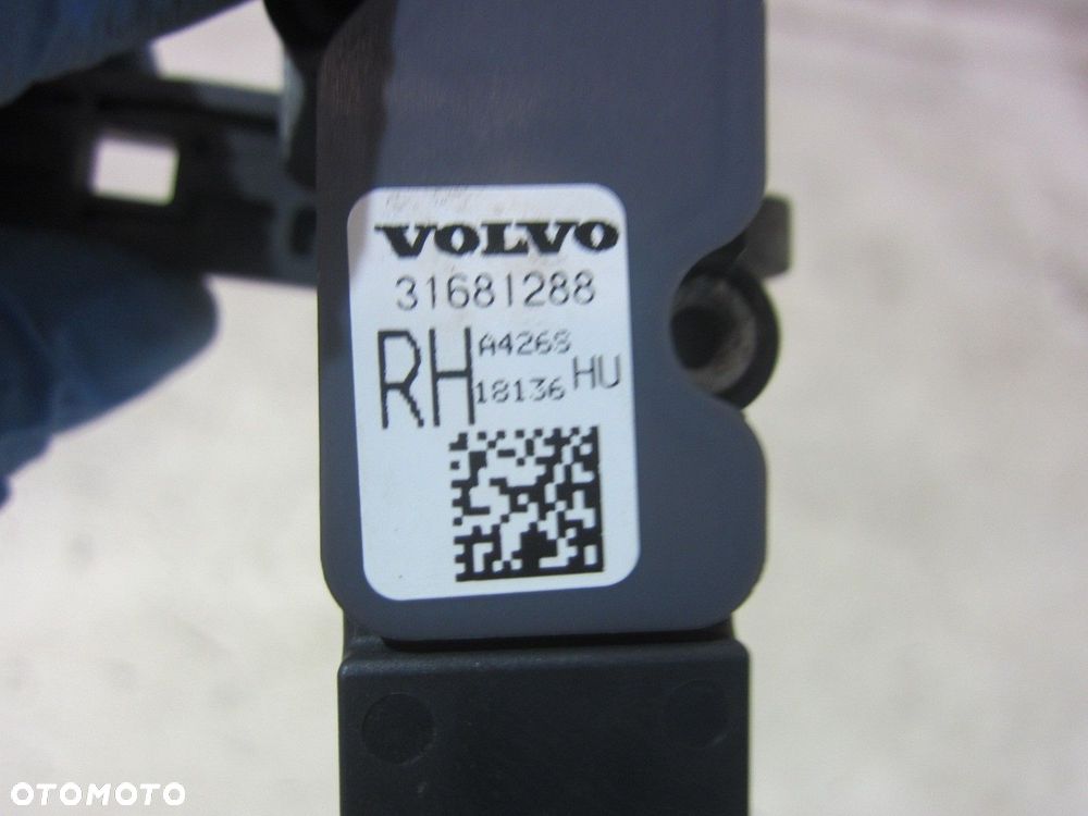 VOLVO XC60 II XC 60 CZUJNIK POZIOMOWANIA PRAWY LAMP ŚWIATEŁ 31681288 18R- - 6