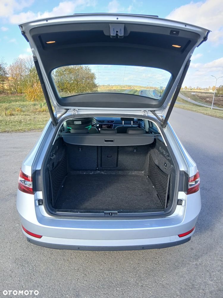 Skoda Superb 2.0 TDI SCR Style DSG - 11