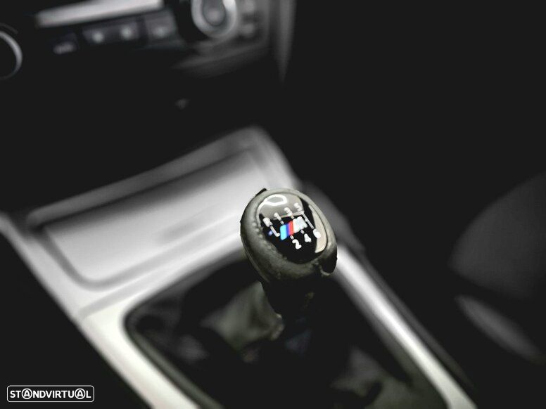 BMW 118 d Limited Edition Lifestyle c/ M Sport Pack - 14
