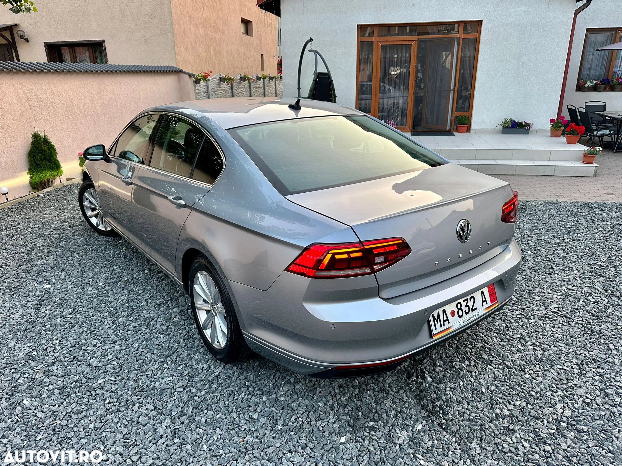 Volkswagen Passat - 4
