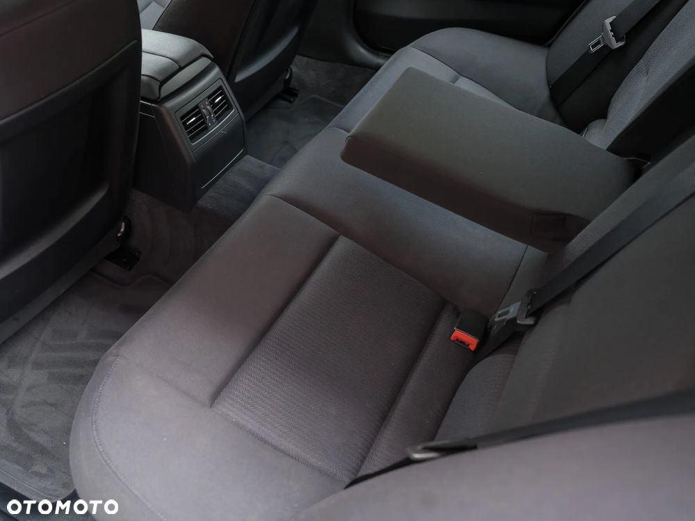 BMW Seria 3 318d DPF Edition Lifestyle - 28
