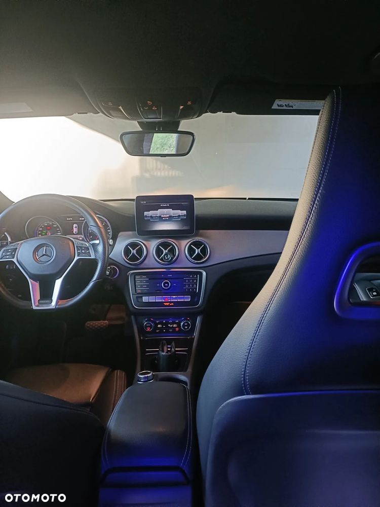 Mercedes-Benz CLA 250 7G-DCT - 12