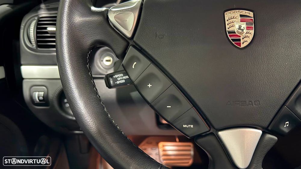 Porsche Cayenne Turbo - 16