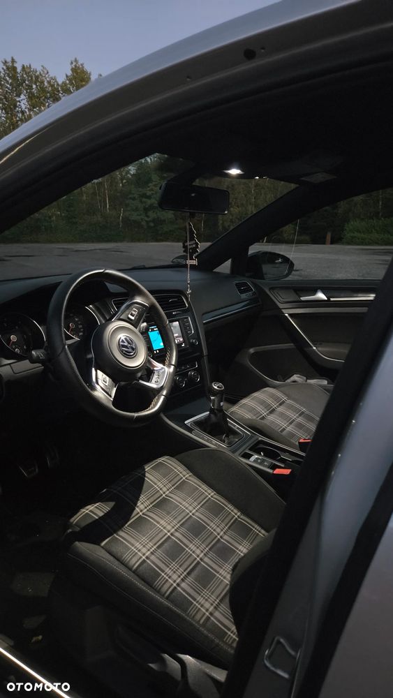 Volkswagen Golf 2.0 TDI BMT GTD - 11