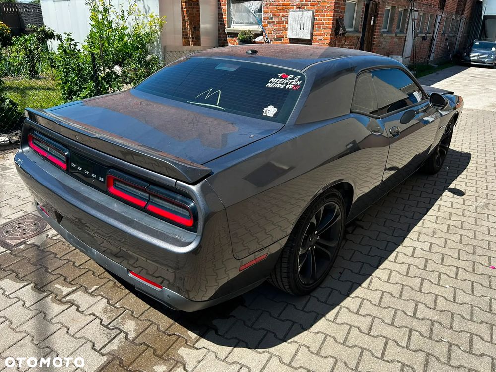 Dodge Challenger - 7