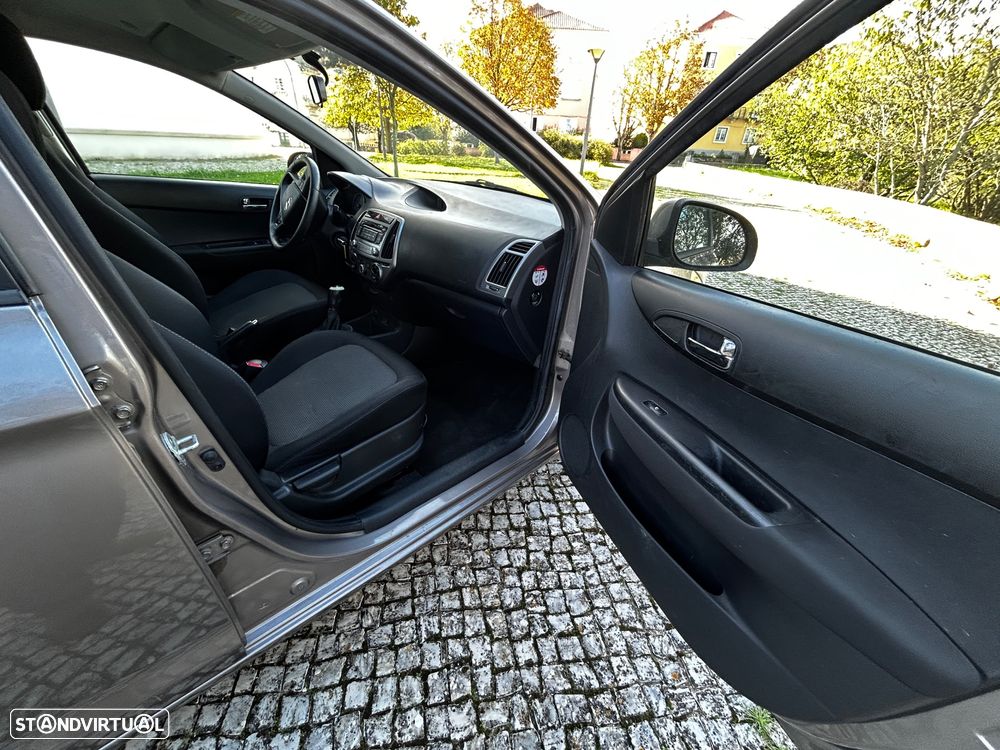 Hyundai i20 1.1 CRDi Urban - 26