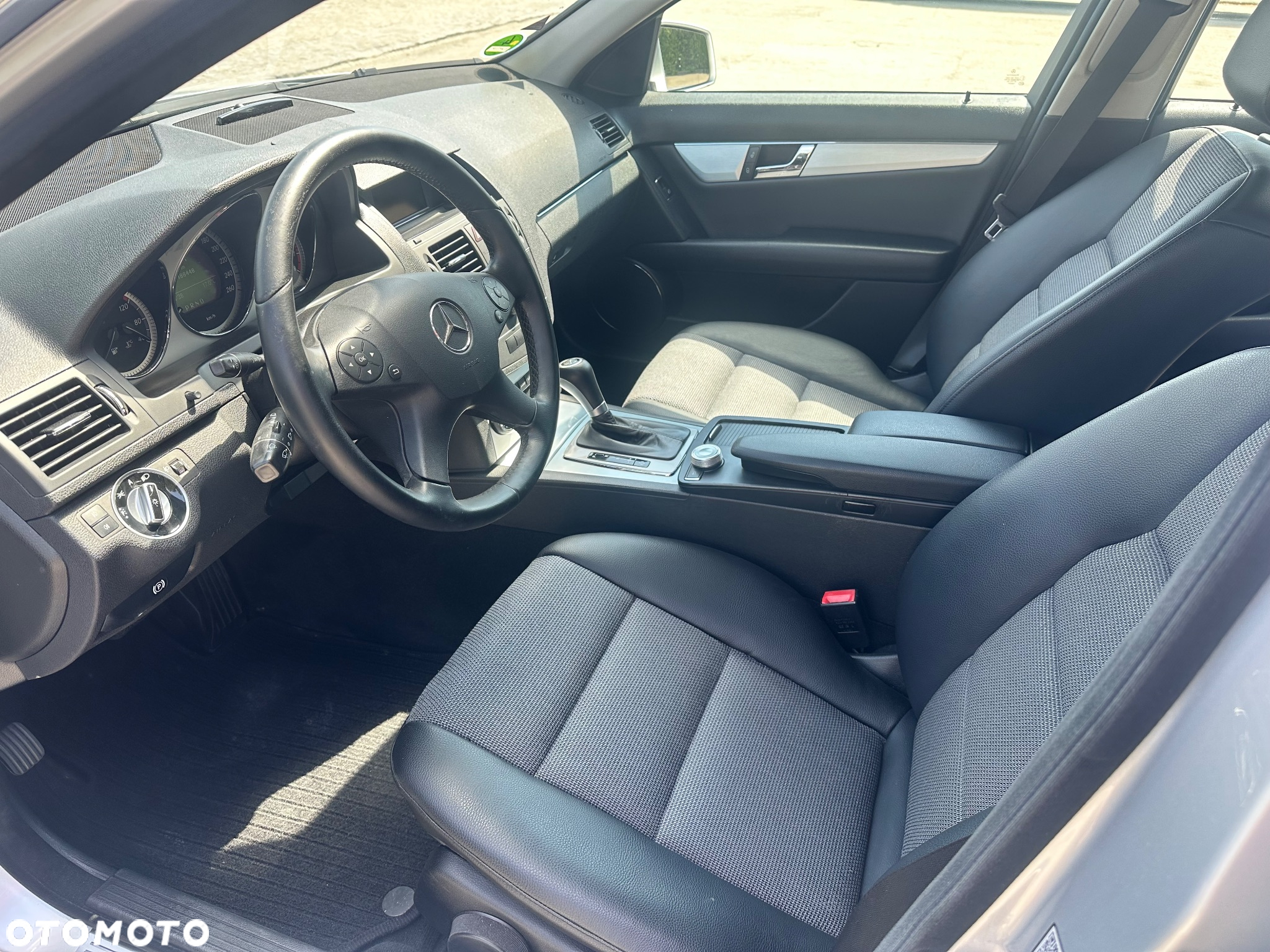 Mercedes-Benz Klasa C 180 T CGI Automatik BlueEFFICIENCY Avantgarde - 19