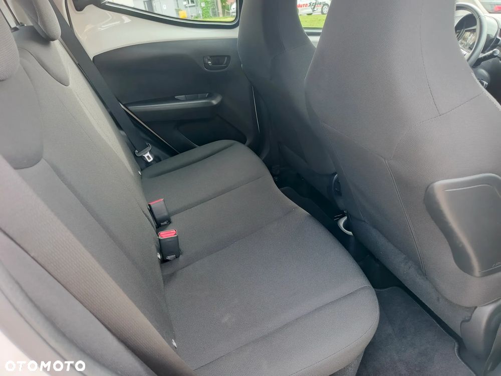 Toyota Aygo x-business - 25