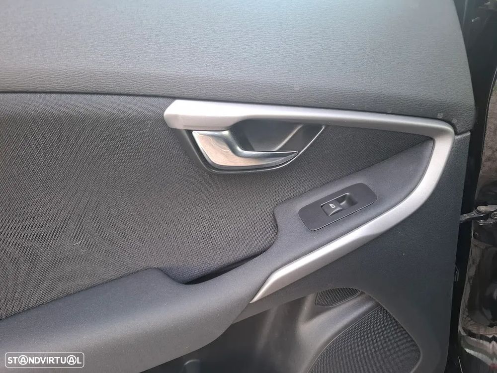 Volvo V40 2.0 D2 Momentum - 24