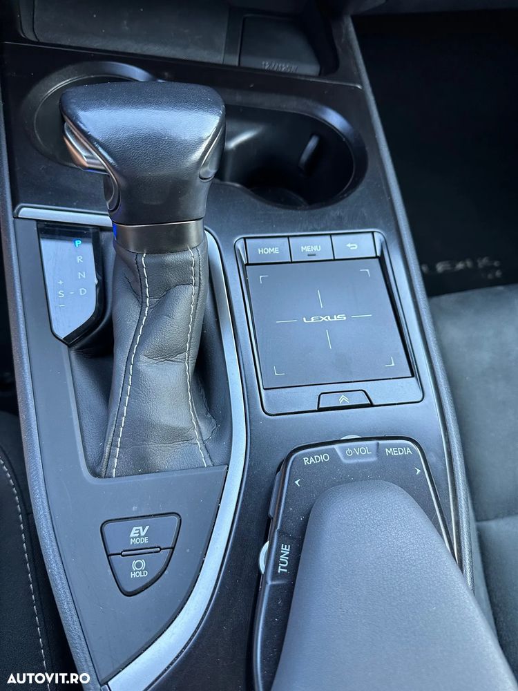 Lexus UX 250h Business Edition - 20