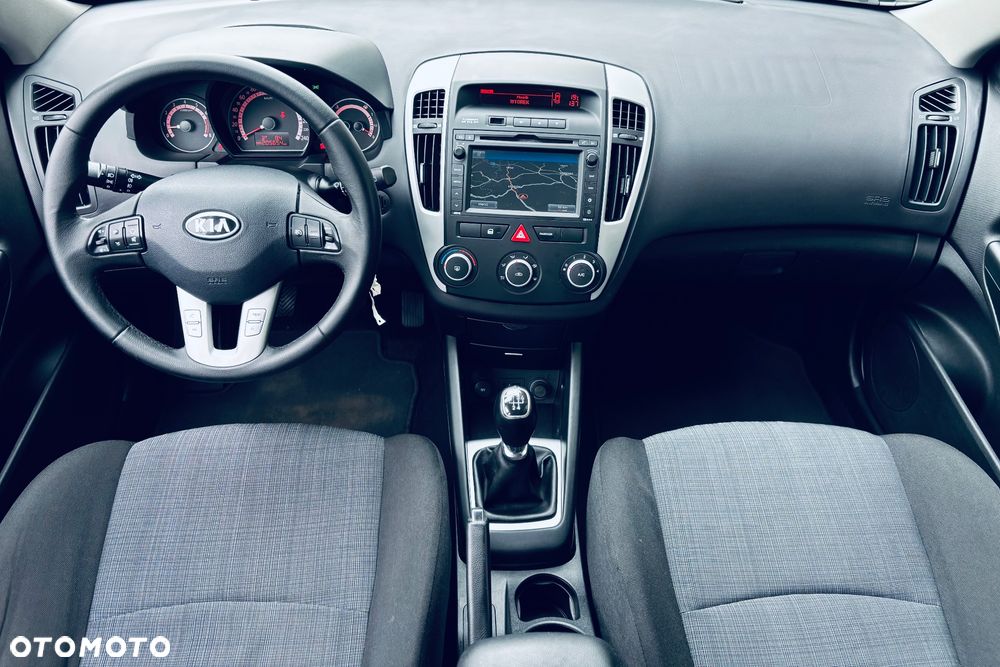 Kia Ceed - 34