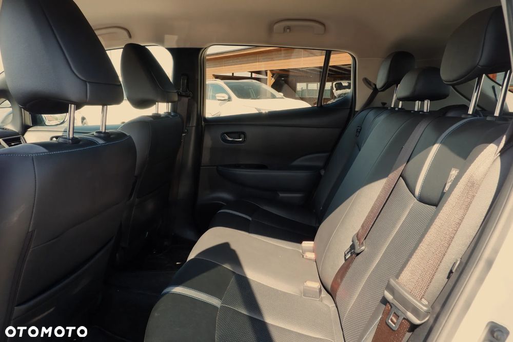 Nissan Leaf 40 kWh TEKNA - 23