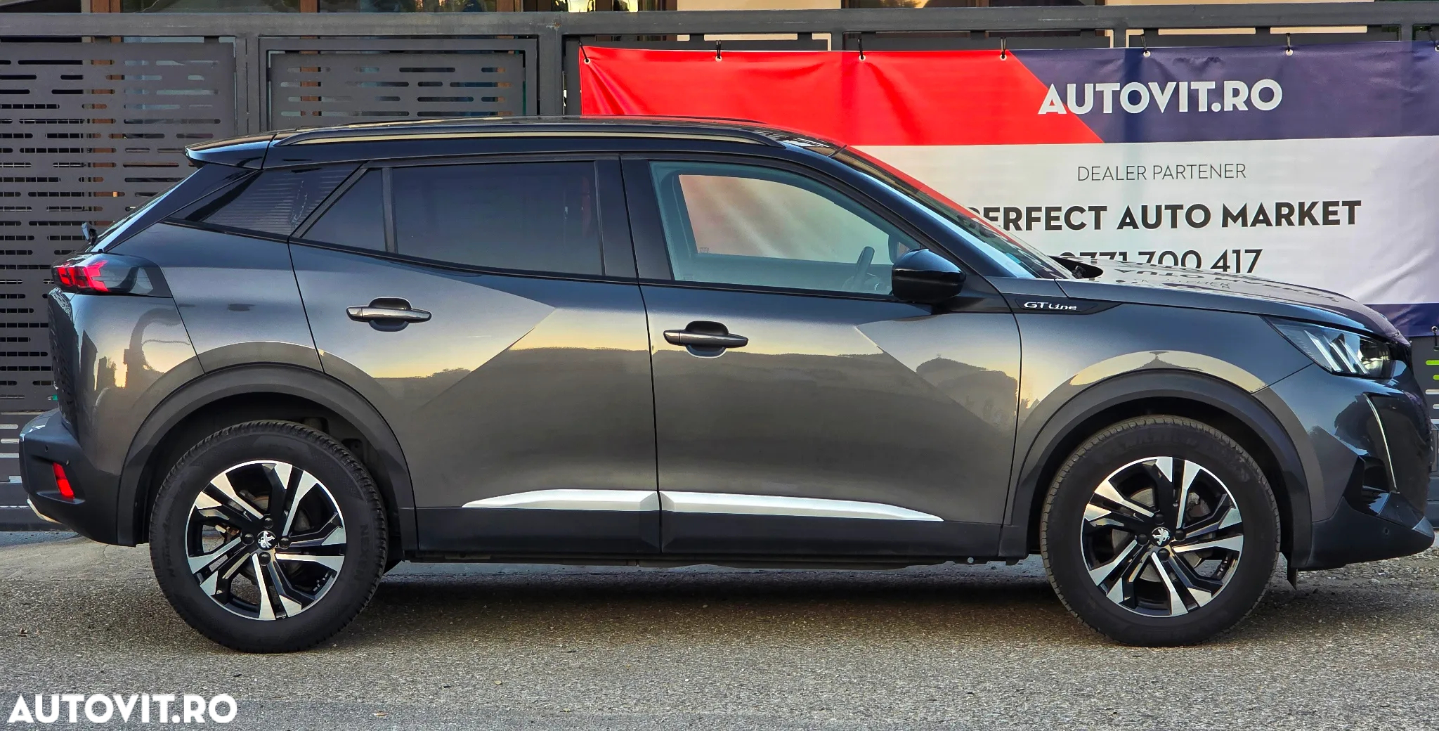 Peugeot 2008 PureTech 130 EAT8 GT - 5