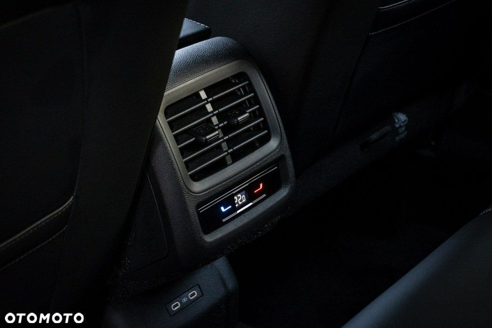 Volkswagen T-Roc - 19