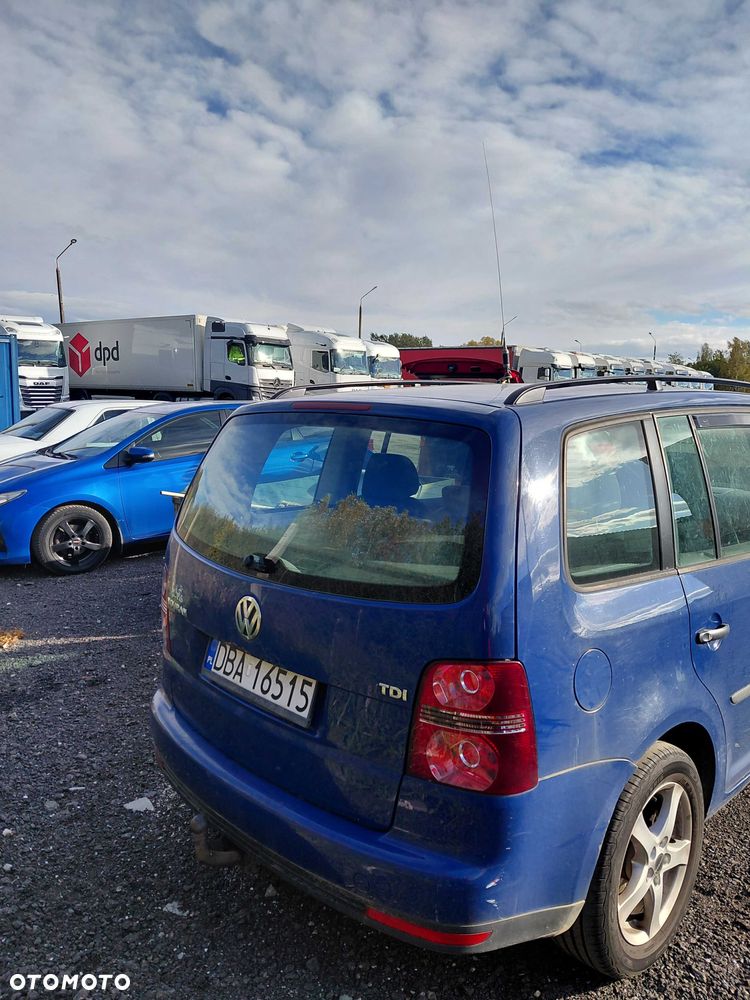 Volkswagen Touran 2006 photo 4