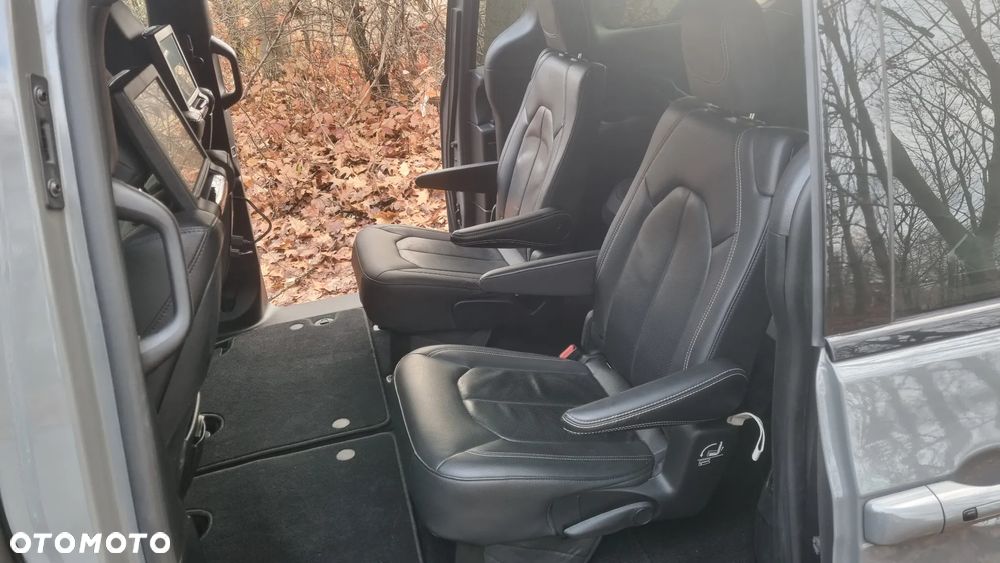 Chrysler Pacifica - 25