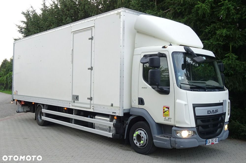 DAF LF 220 Euro 6 kontener 18p winda sprowadzony książka - 25