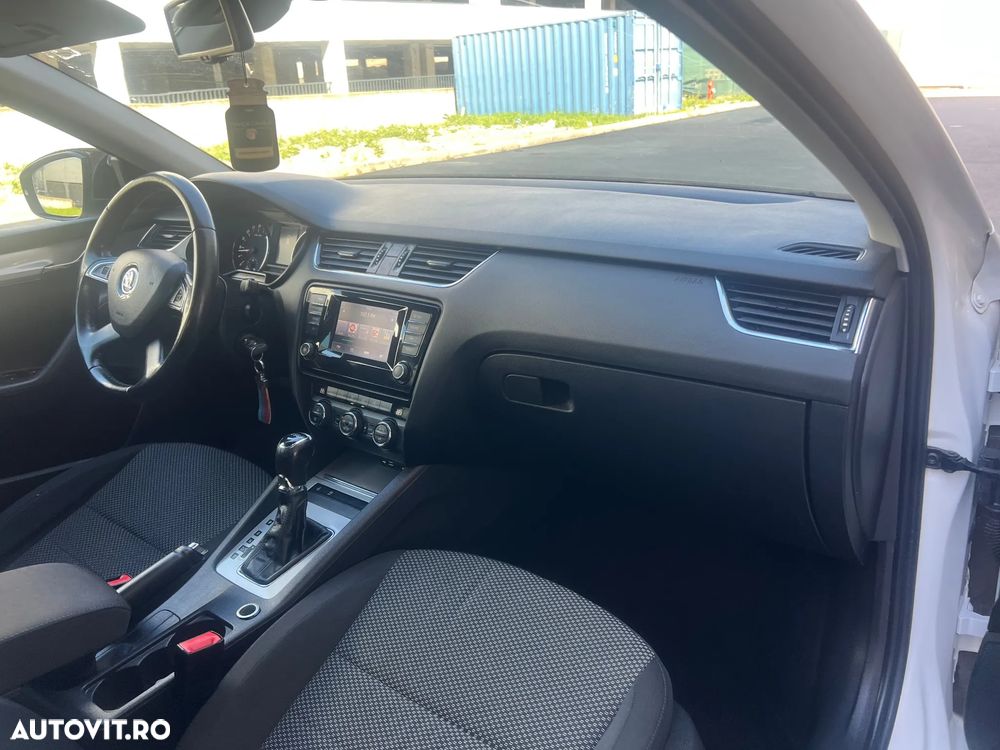 Skoda Octavia 2.0 TDI ELEGANCE DSG - 10