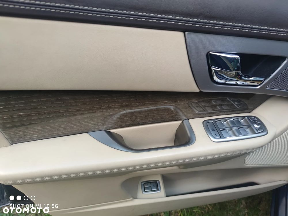 Jaguar XF 3.0 V6 D Luxury - 27