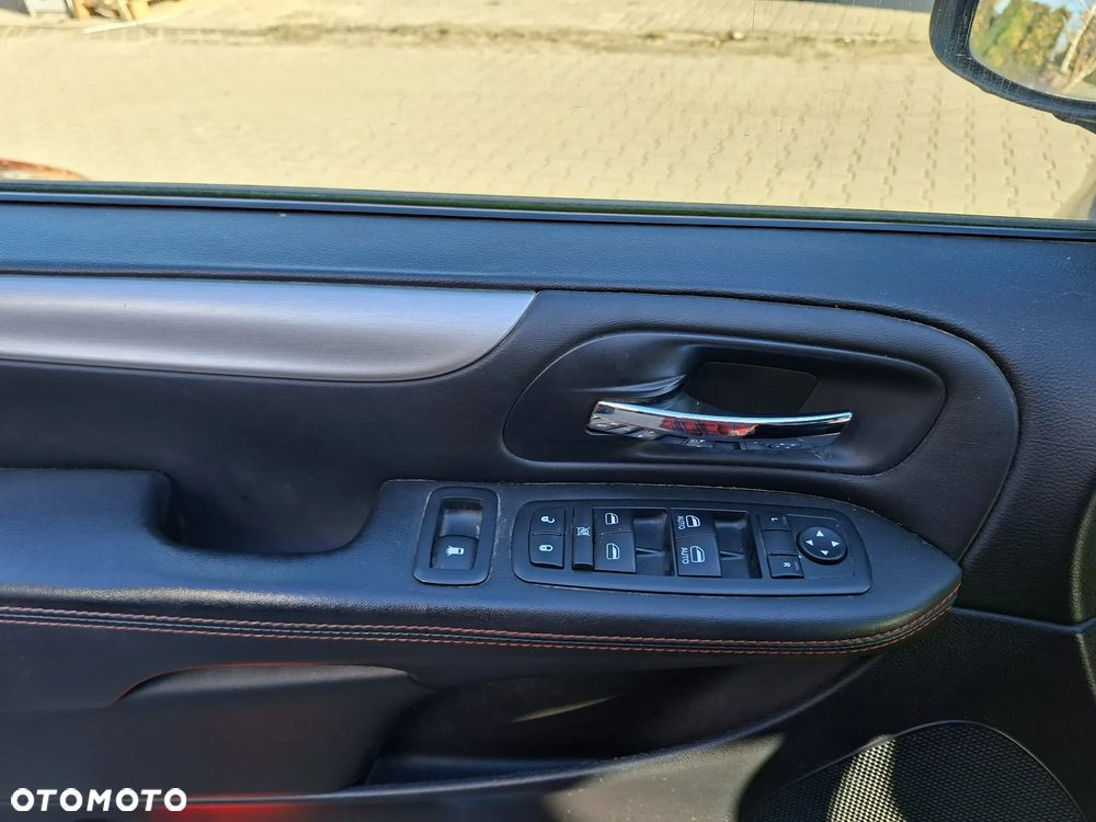 Dodge Grand Caravan - 15