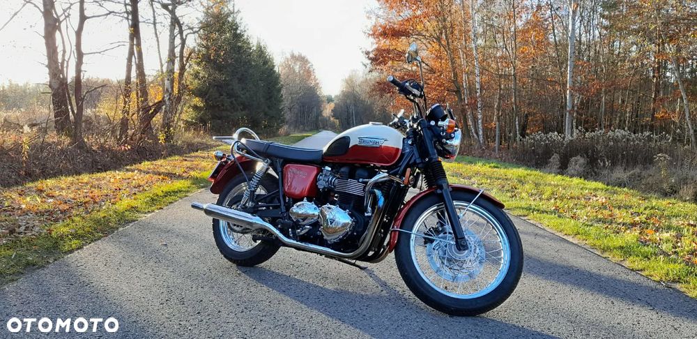 Triumph Bonneville - 1