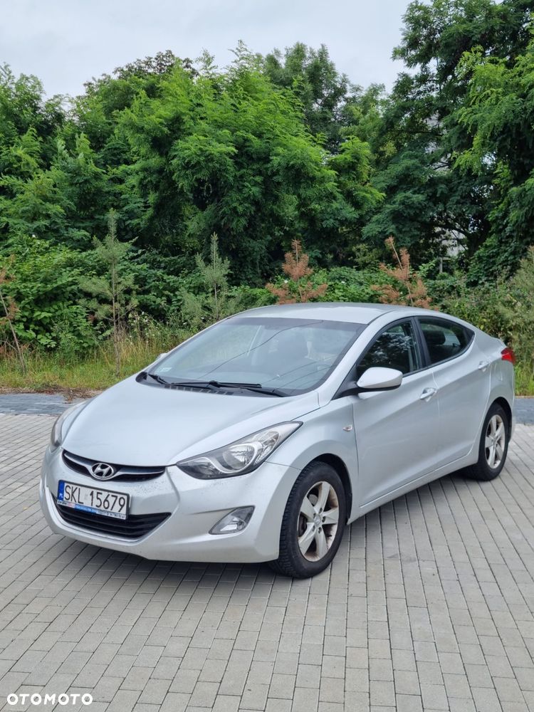 Hyundai Elantra - 1
