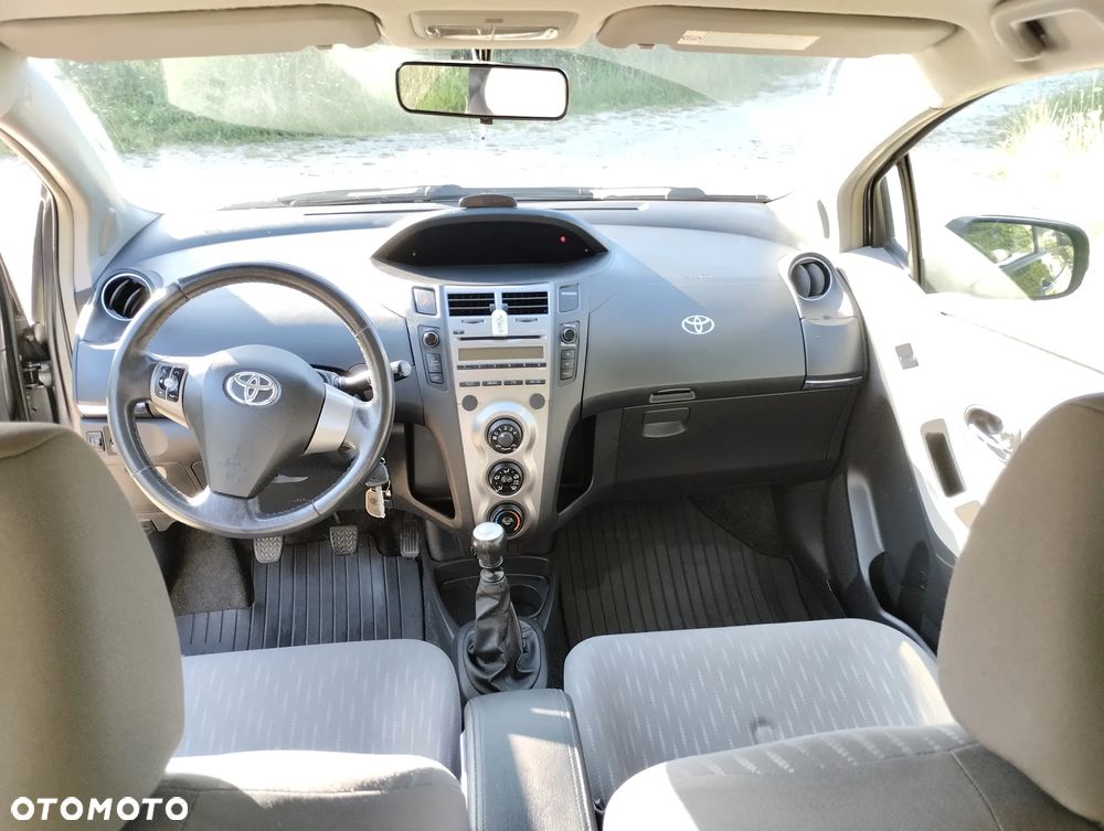 Toyota Yaris 1.33 VVT-i Sol - 2