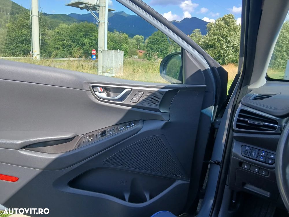Hyundai IONIQ - 7