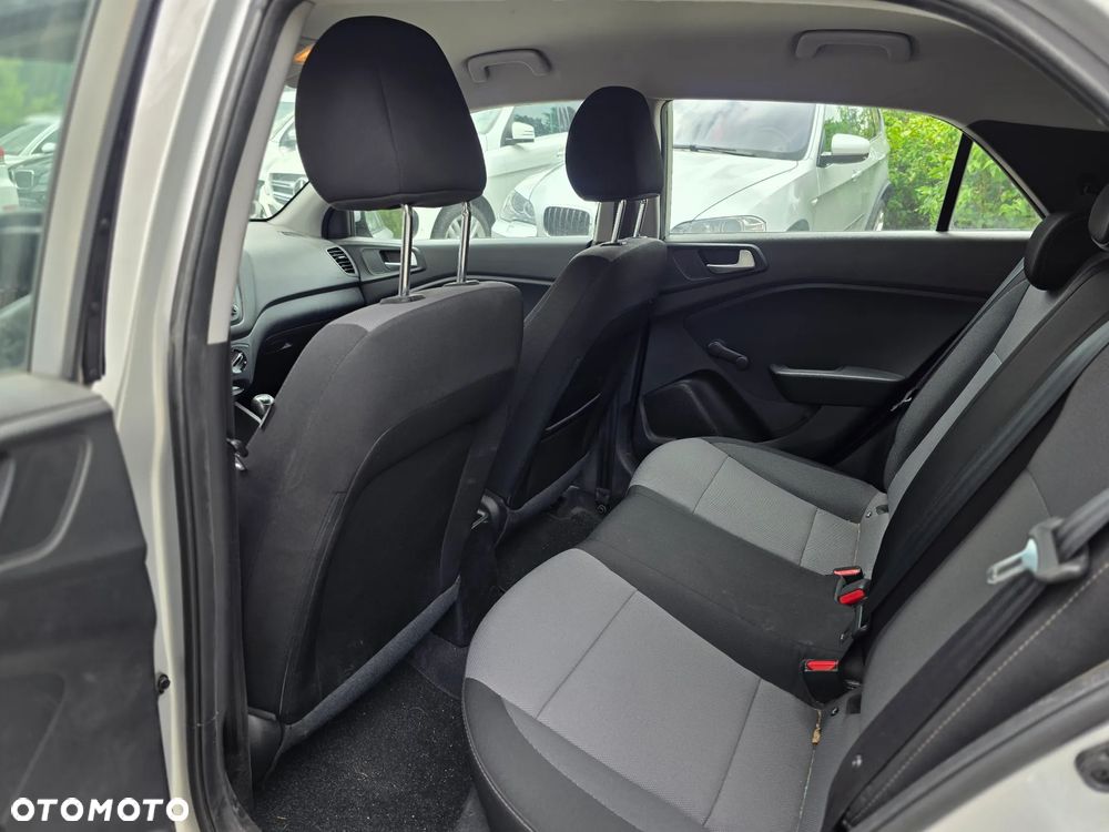 Hyundai i20 blue 1.2 Classic - 11