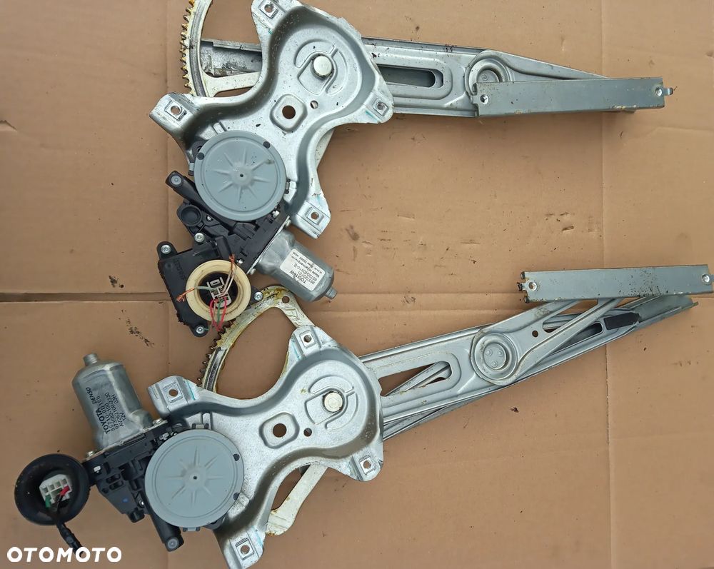Toyota Yaris II mechanizm podnośnik szyby przód przedni prawy  5D    06-11 - 1