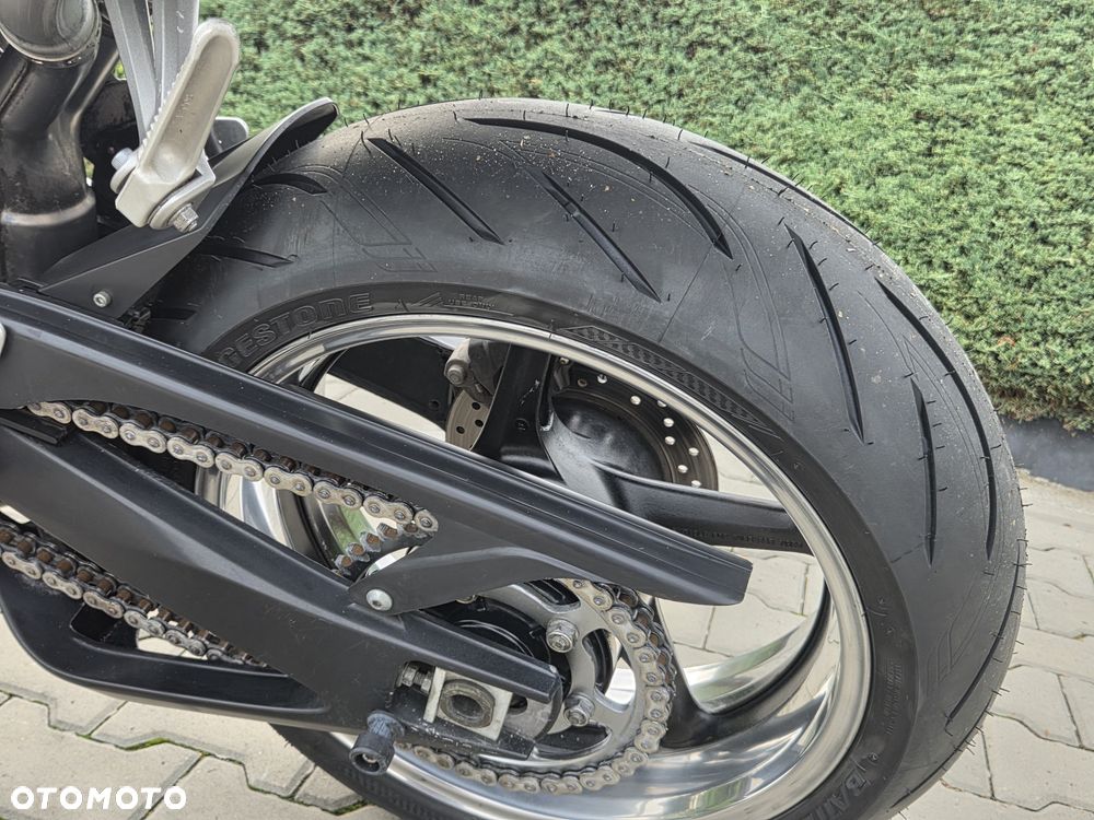 Yamaha R1 - 31