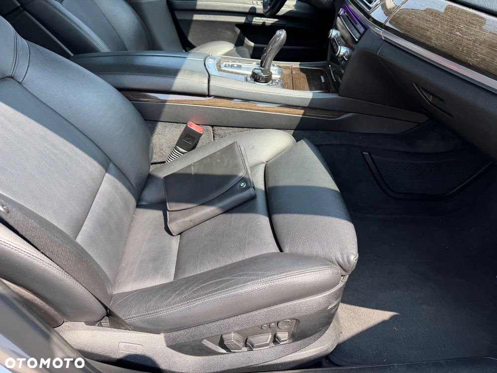 BMW Seria 7 730Ld - 24