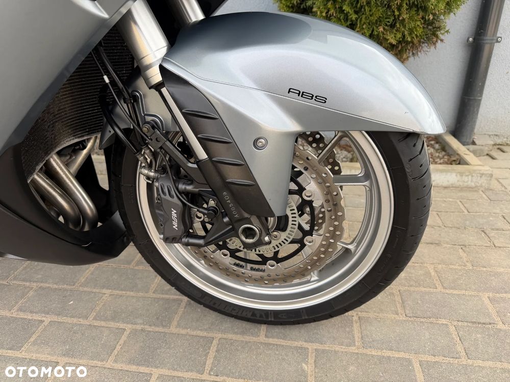 Kawasaki GTR - 9