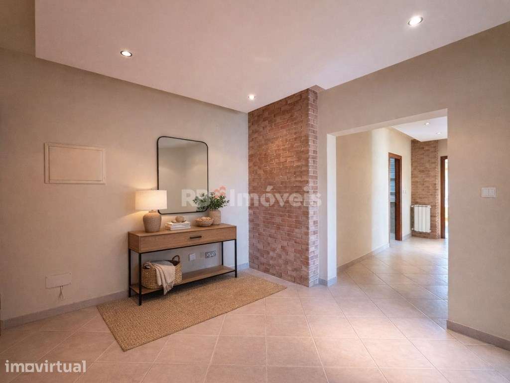 Apartamento T2 c/ 2 Varandas, Sótão e Garagem - Entroncamento - Grande imagem: 3/38