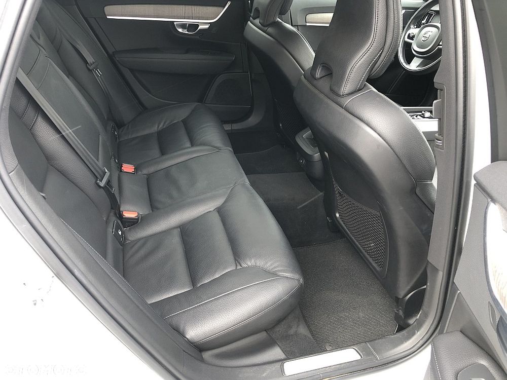 Volvo V90 Cross Country - 35