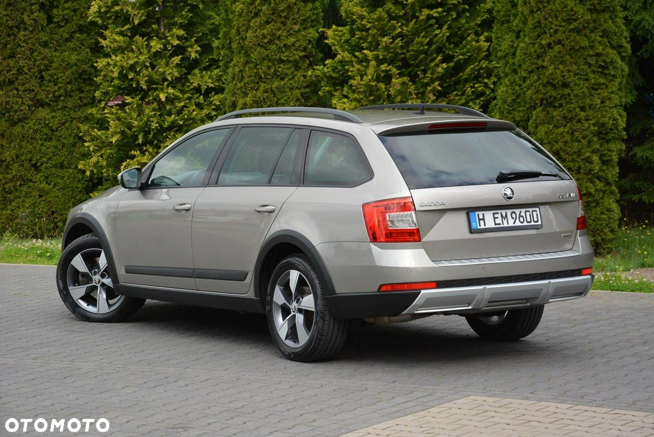 Skoda Octavia Combi 2.0 TDI 4x4 DSG Scout - 7