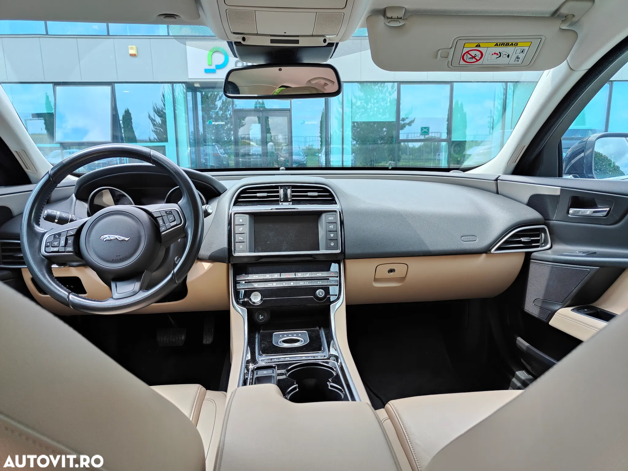 Jaguar XE 2.0 Prestige - 5