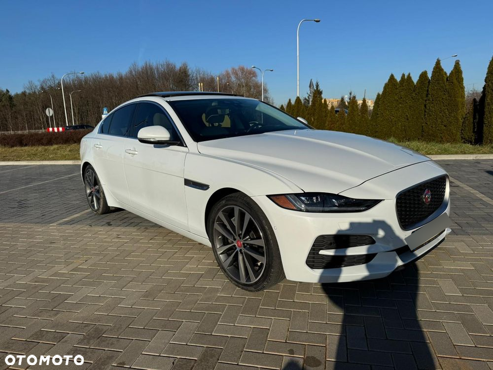 Jaguar XE - 37