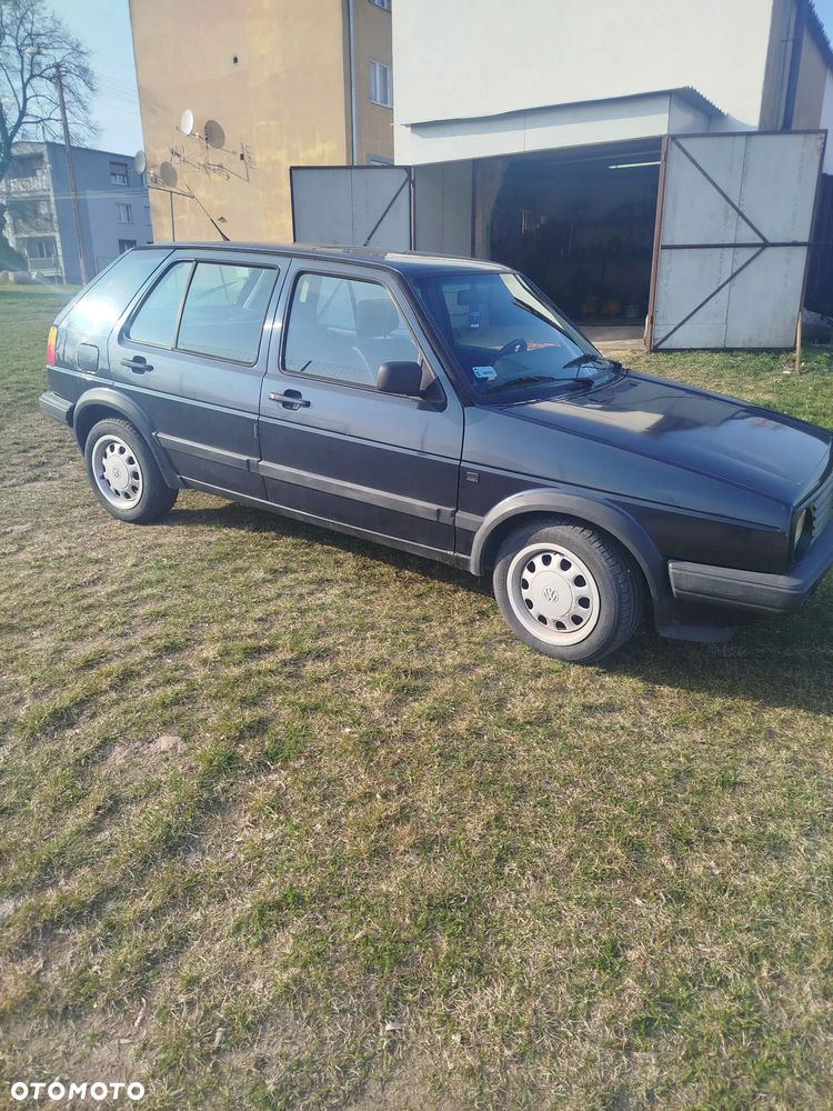 Volkswagen Golf - 1