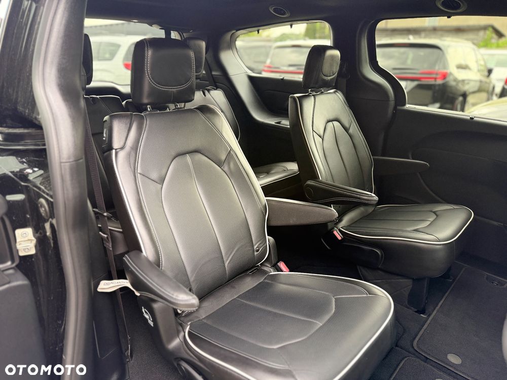 Chrysler Pacifica - 17