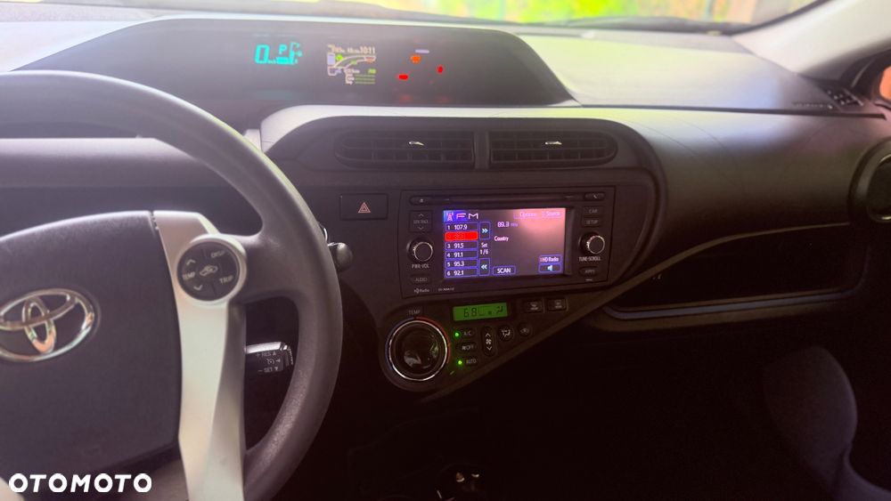 Toyota Prius (Hybrid) - 29