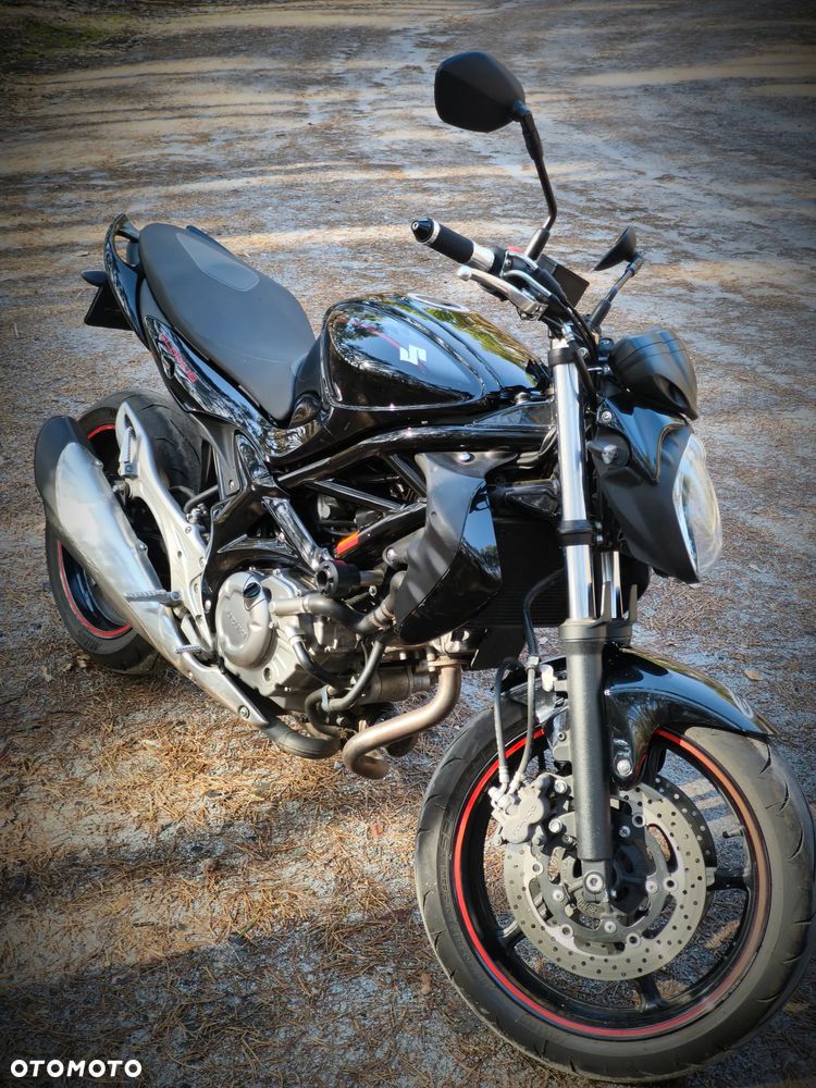 Suzuki Gladius - 1
