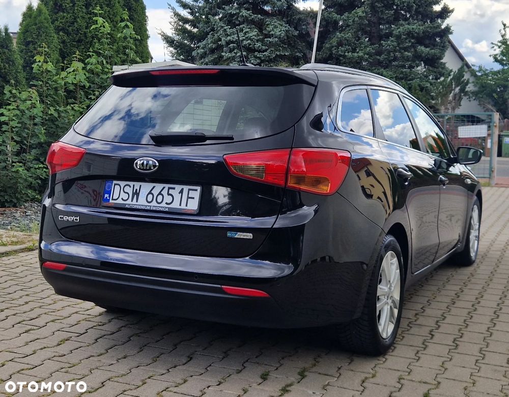 Kia Ceed 1.6 GDI Dream Team Edition - 3