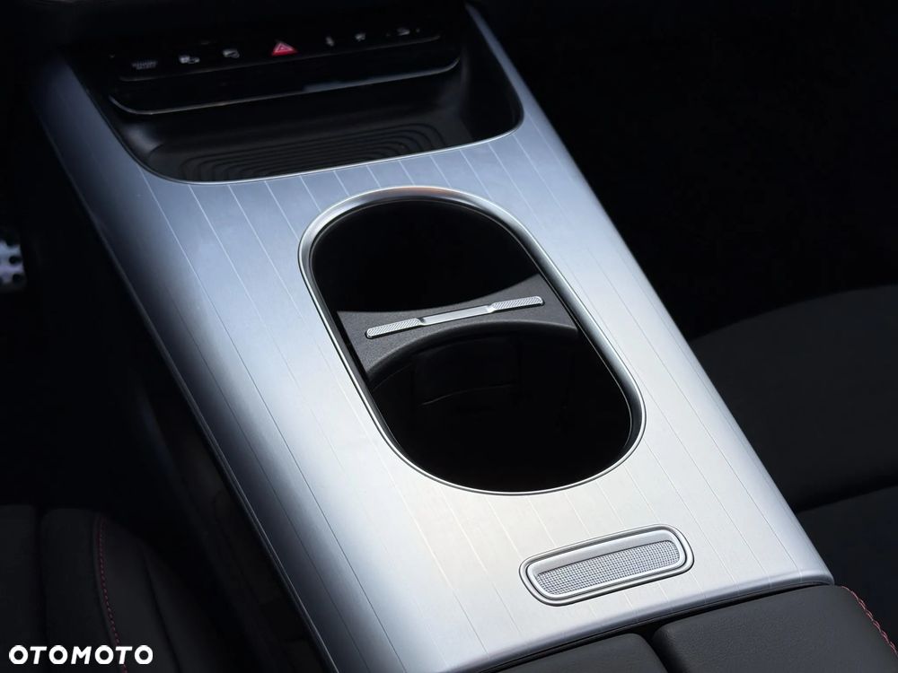 Mercedes-Benz GLB - 16
